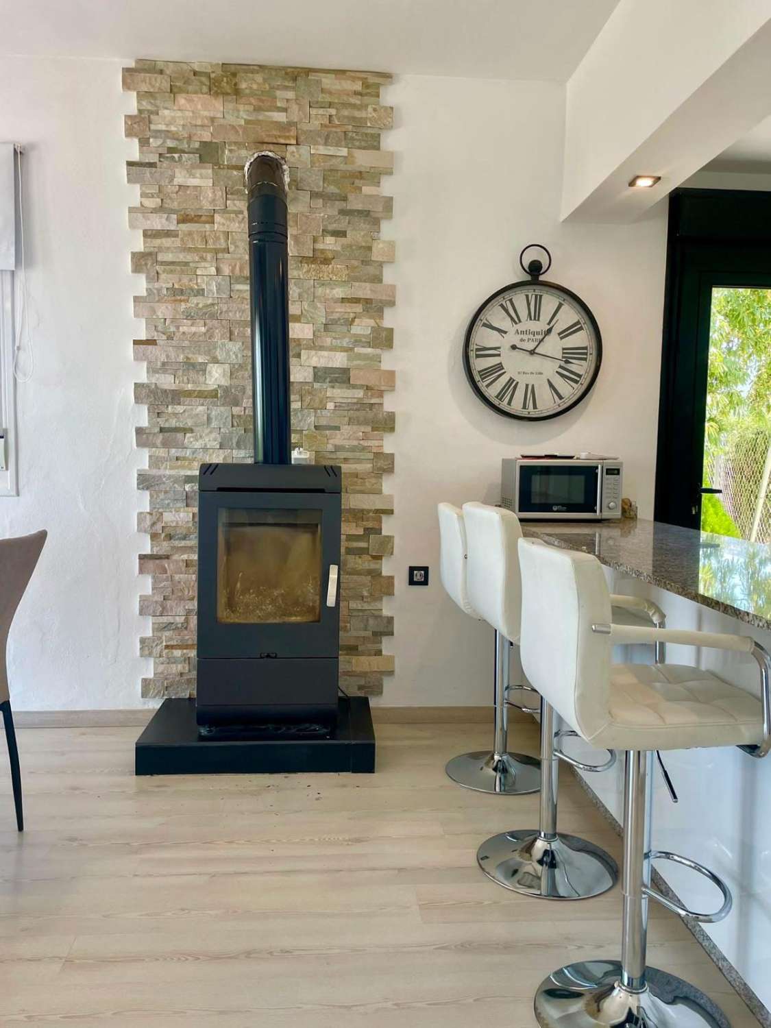 Modernes Landhaus mit Pool bei Baza – Ruhe, Natur & Komfort