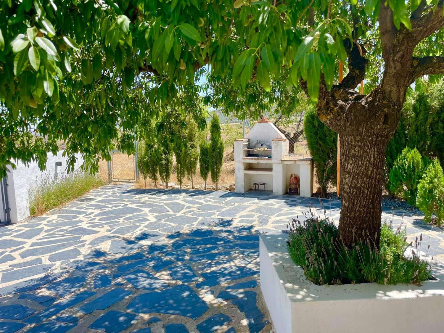 Modernes Landhaus mit Pool bei Baza – Ruhe, Natur & Komfort