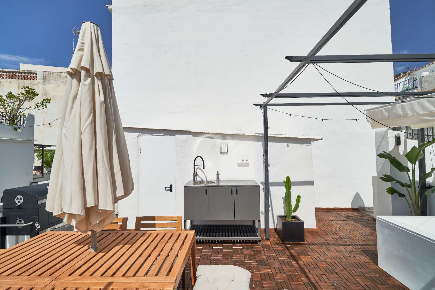 Chalet adosado im Casco Antiguo von Marbella – vollständig renoviertes Stadthaus nur wenige Schritte vom Strand entfernt