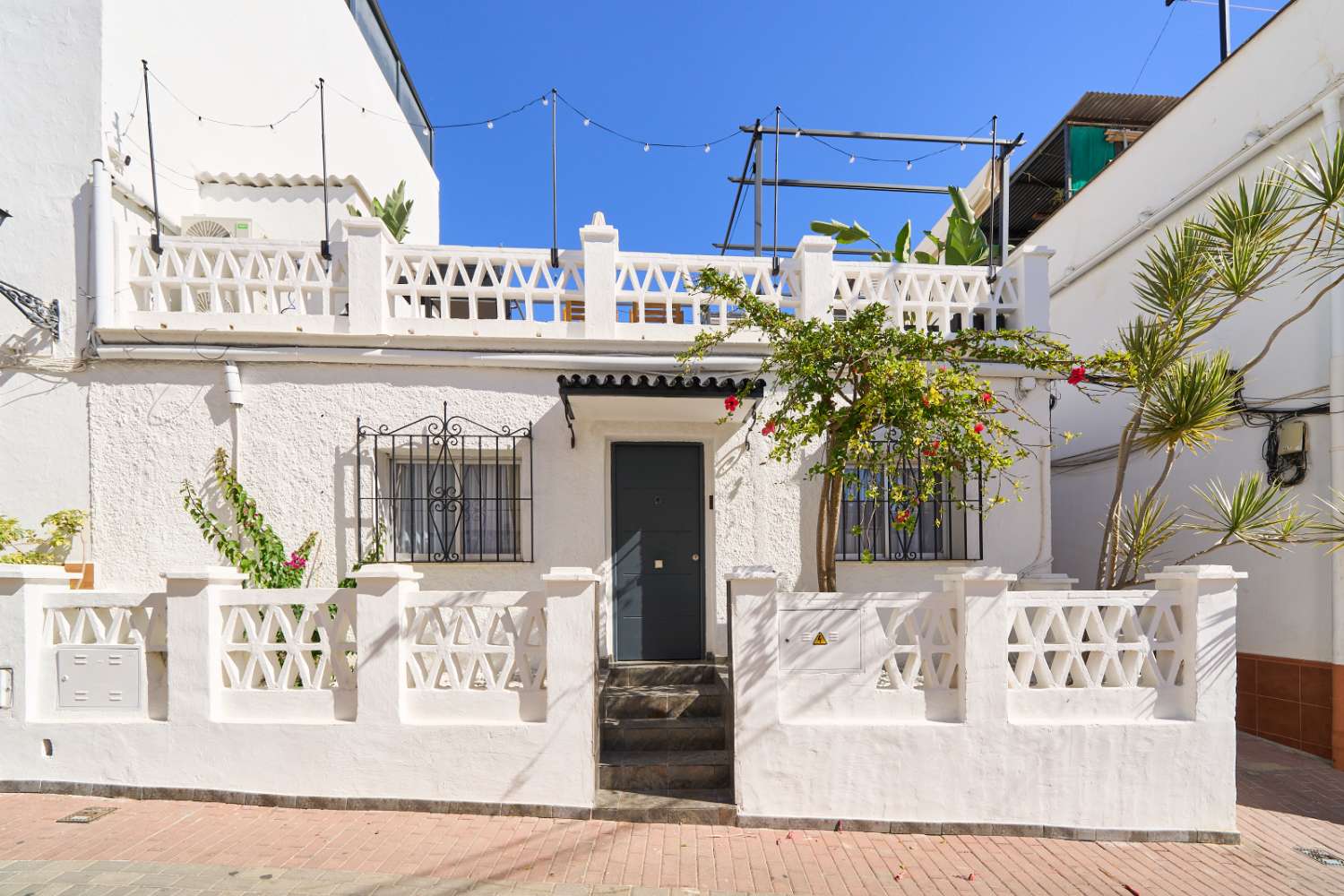 Chalet adosado im Casco Antiguo von Marbella – vollständig renoviertes Stadthaus nur wenige Schritte vom Strand entfernt