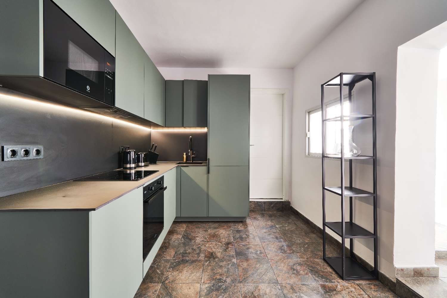 Chalet adosado im Casco Antiguo von Marbella – vollständig renoviertes Stadthaus nur wenige Schritte vom Strand entfernt