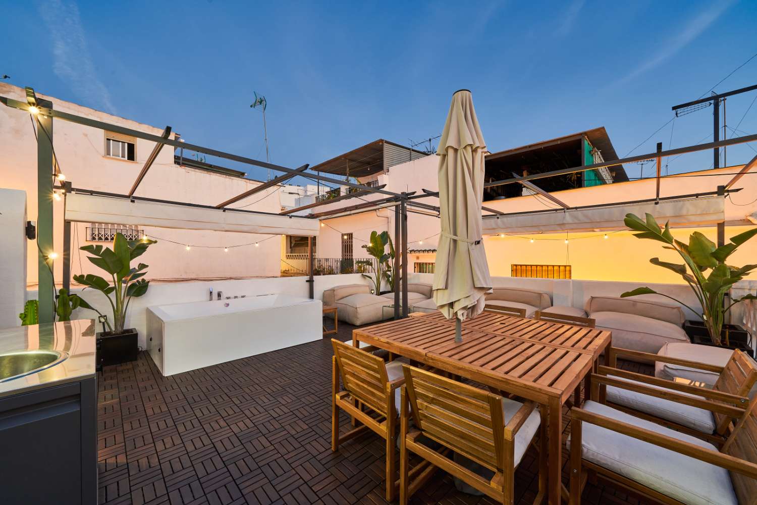 Chalet adosado im Casco Antiguo von Marbella – vollständig renoviertes Stadthaus nur wenige Schritte vom Strand entfernt