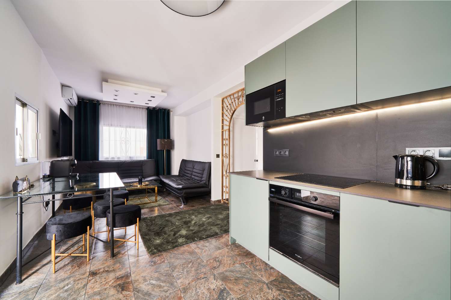 Chalet adosado im Casco Antiguo von Marbella – vollständig renoviertes Stadthaus nur wenige Schritte vom Strand entfernt