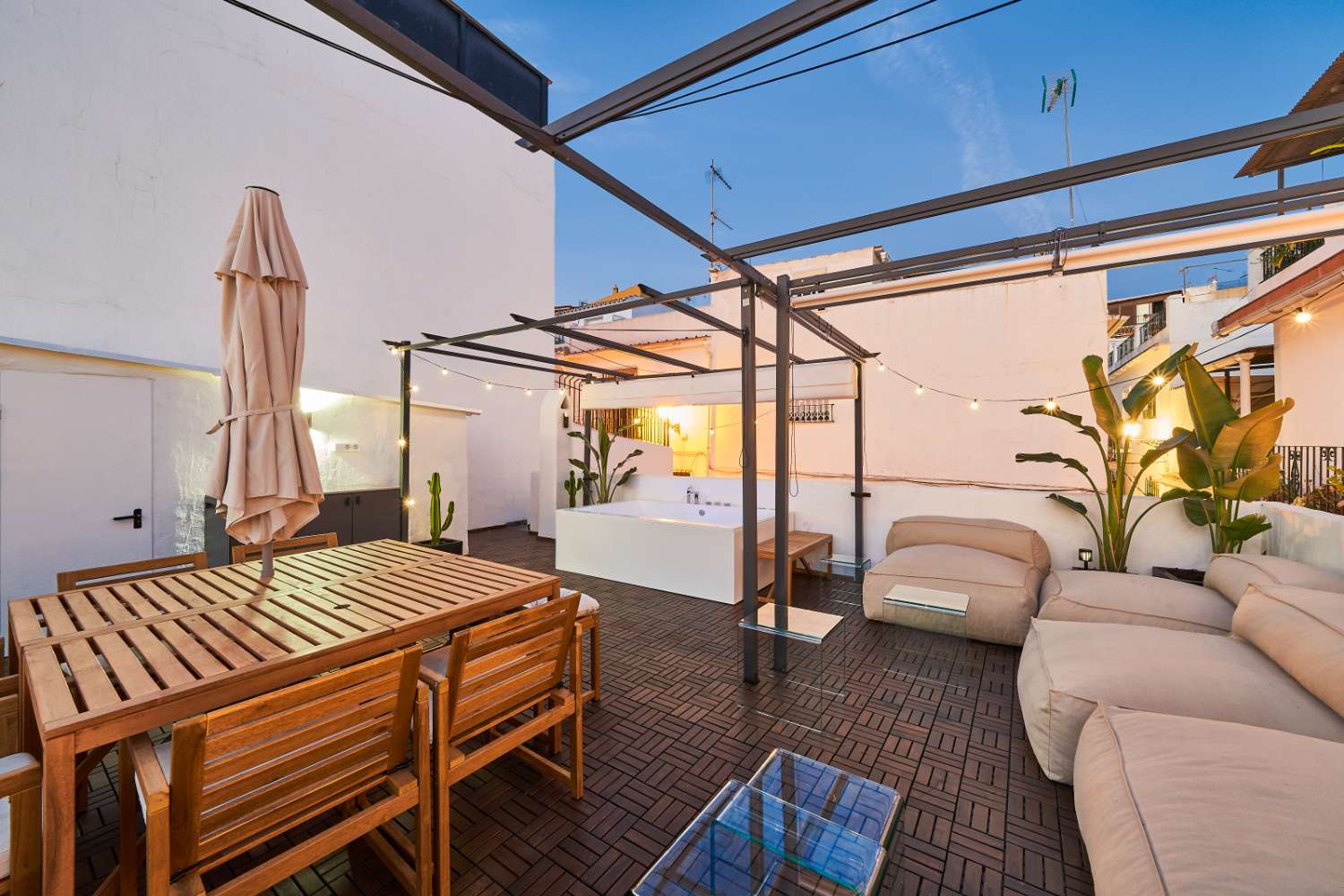 Chalet adosado im Casco Antiguo von Marbella – vollständig renoviertes Stadthaus nur wenige Schritte vom Strand entfernt