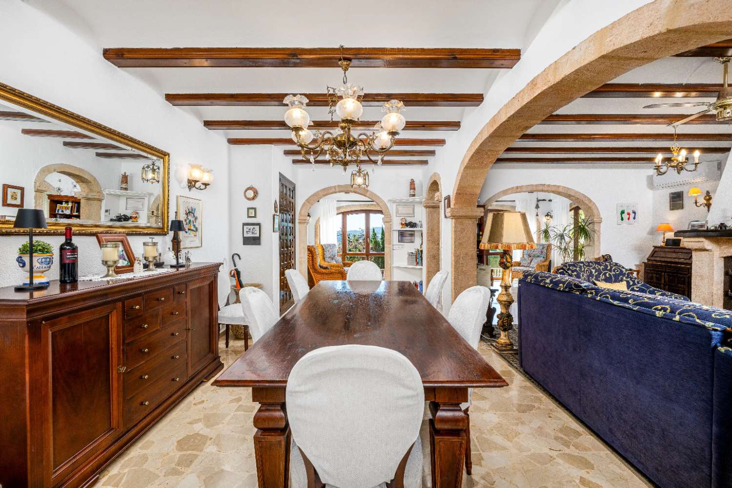 Exclusiva villa de estilo mediterráneo con vistas panorámicas al Montgó en Jávea