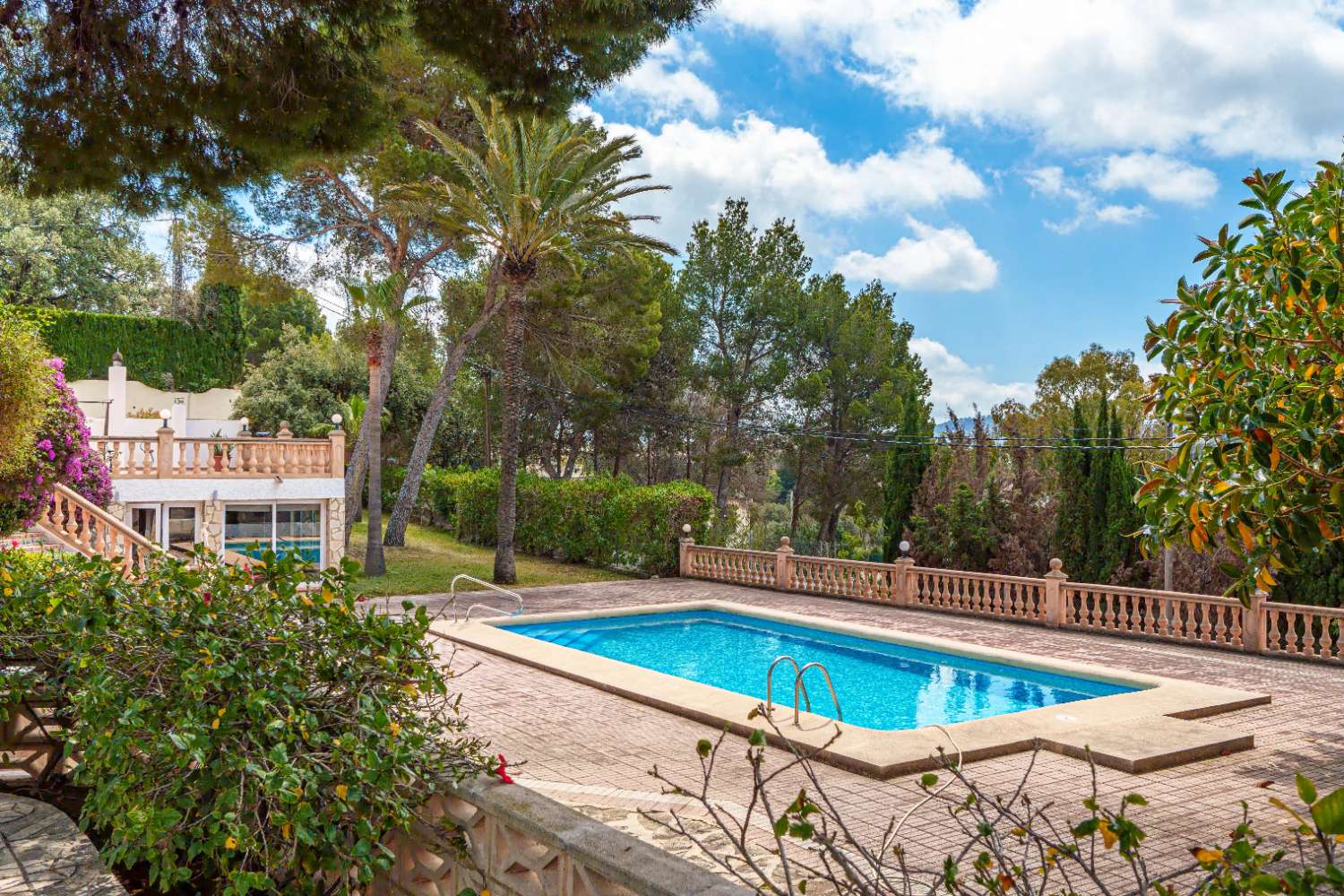 Exclusiva villa de estilo mediterráneo con vistas panorámicas al Montgó en Jávea