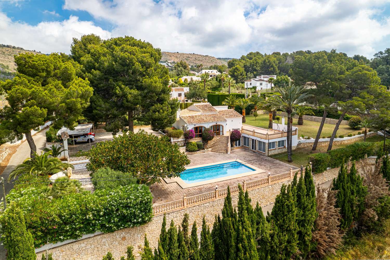 Exclusiva villa de estilo mediterráneo con vistas panorámicas al Montgó en Jávea