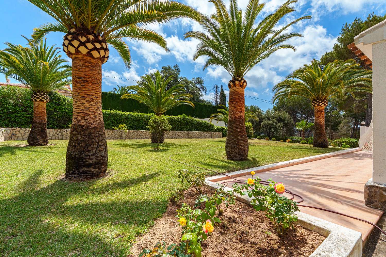 Exclusiva villa de estilo mediterráneo con vistas panorámicas al Montgó en Jávea