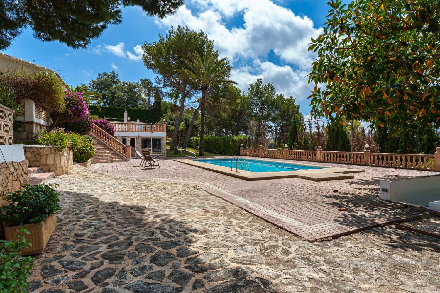 Exclusiva villa de estilo mediterráneo con vistas panorámicas al Montgó en Jávea