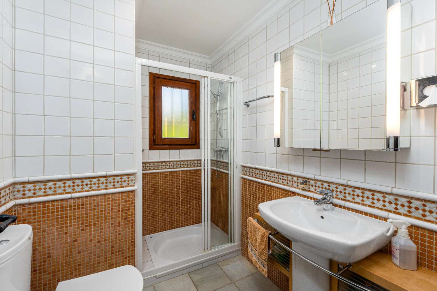 Exclusiva villa de estilo mediterráneo con vistas panorámicas al Montgó en Jávea