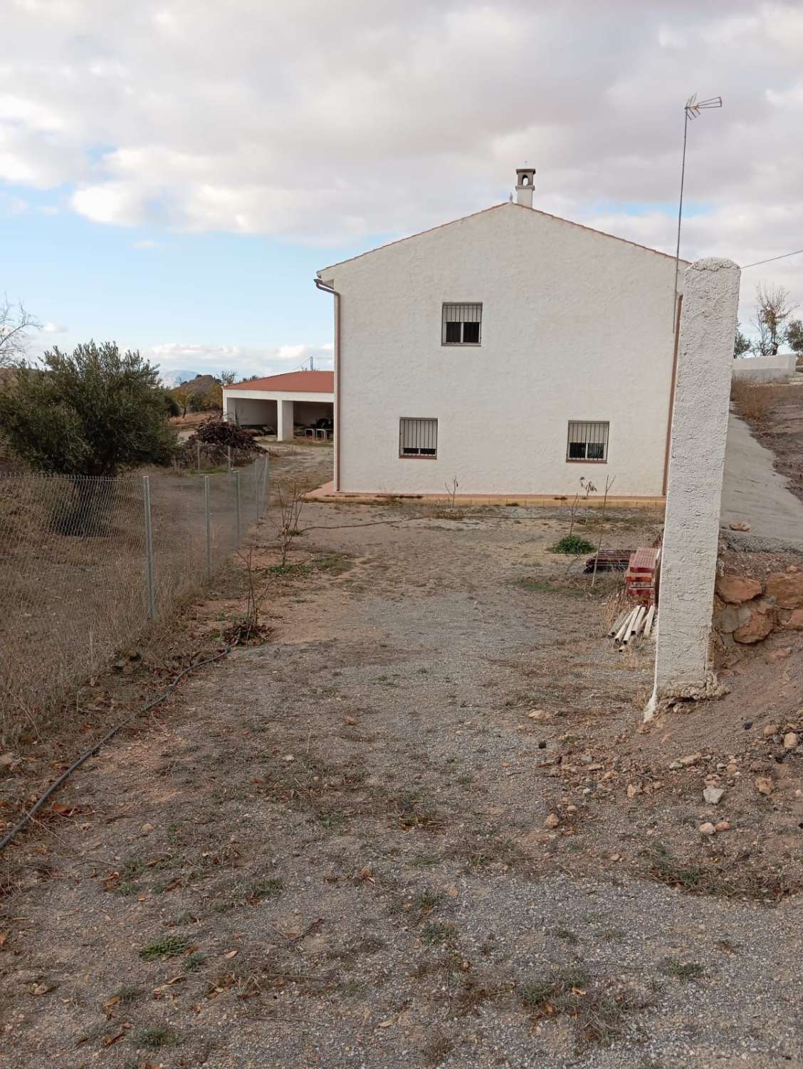 Landhaus mit 200.000 m² Grundstück und Mandelplantage bei Gor