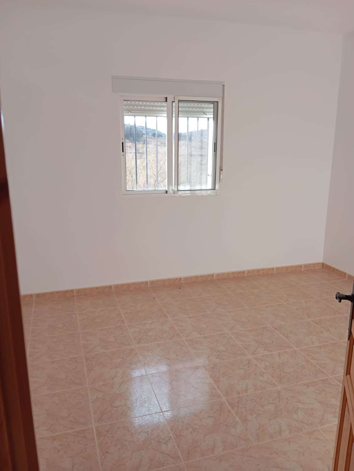 Landhaus mit 200.000 m² Grundstück und Mandelplantage bei Gor