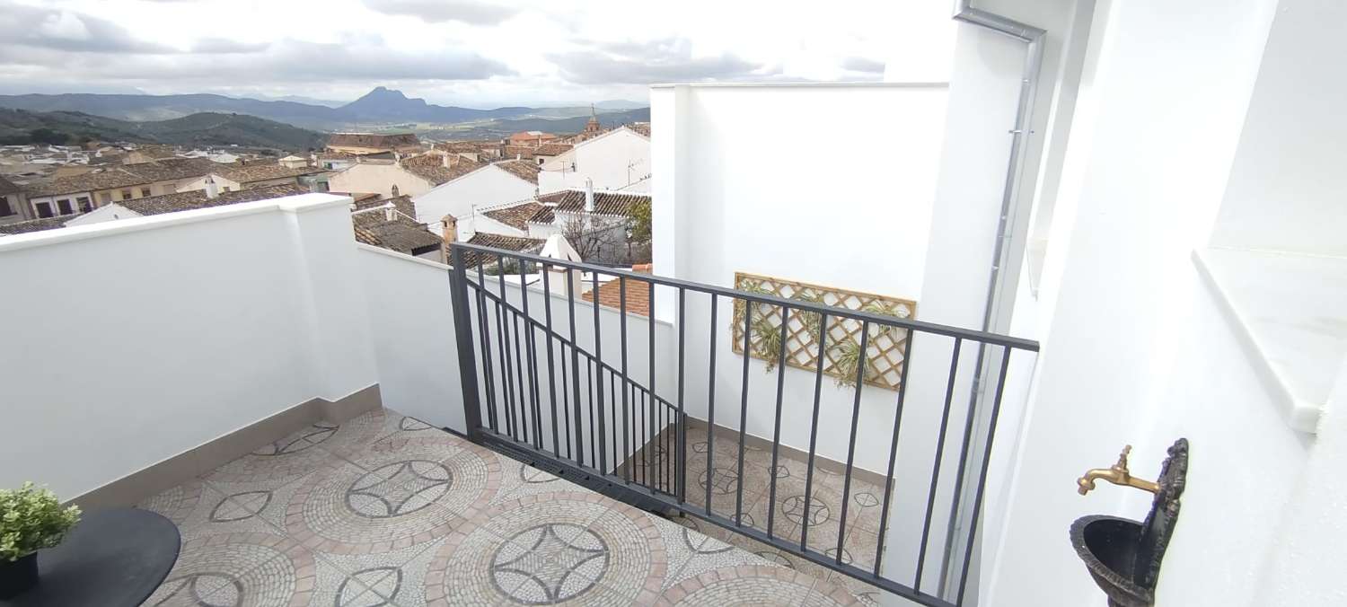 Renoviertes Stadthaus mit Panoramaterrasse im Zentrum von Archidona