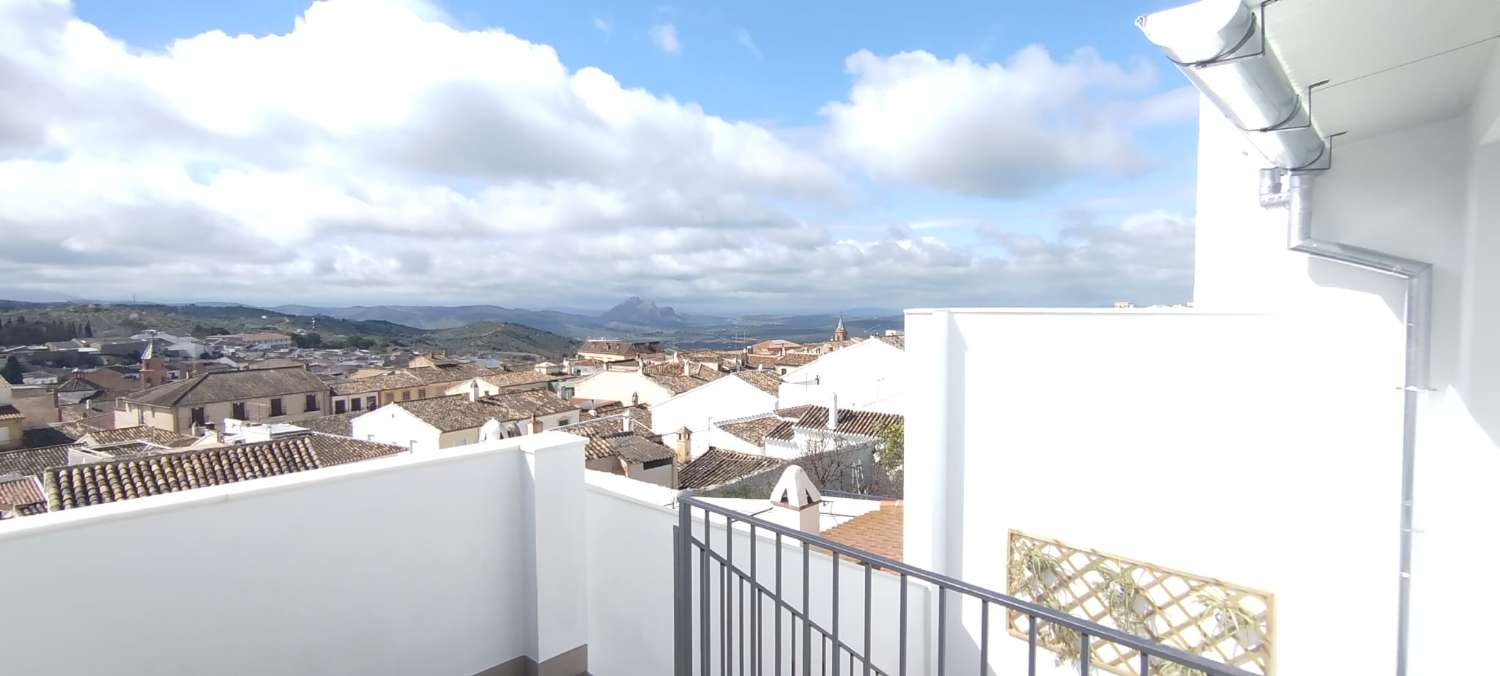 Renoviertes Stadthaus mit Panoramaterrasse im Zentrum von Archidona