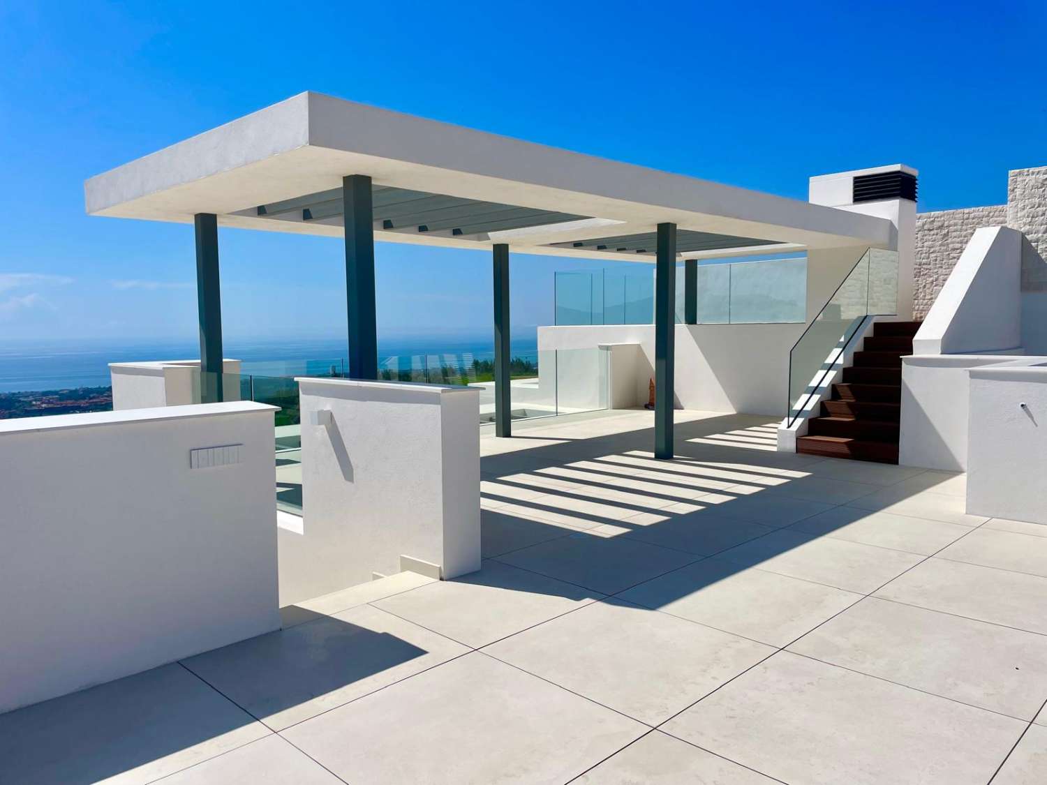 Elegantes Erdgeschoss-Apartment mit traumhaftem Panorama in La Mairena (Ojén)