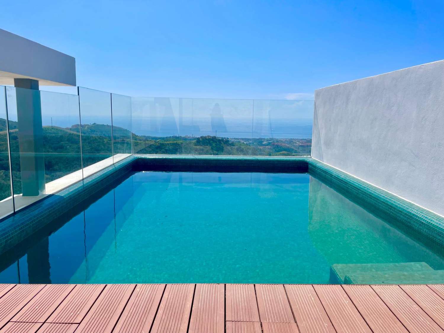 Elegantes Erdgeschoss-Apartment mit traumhaftem Panorama in La Mairena (Ojén)