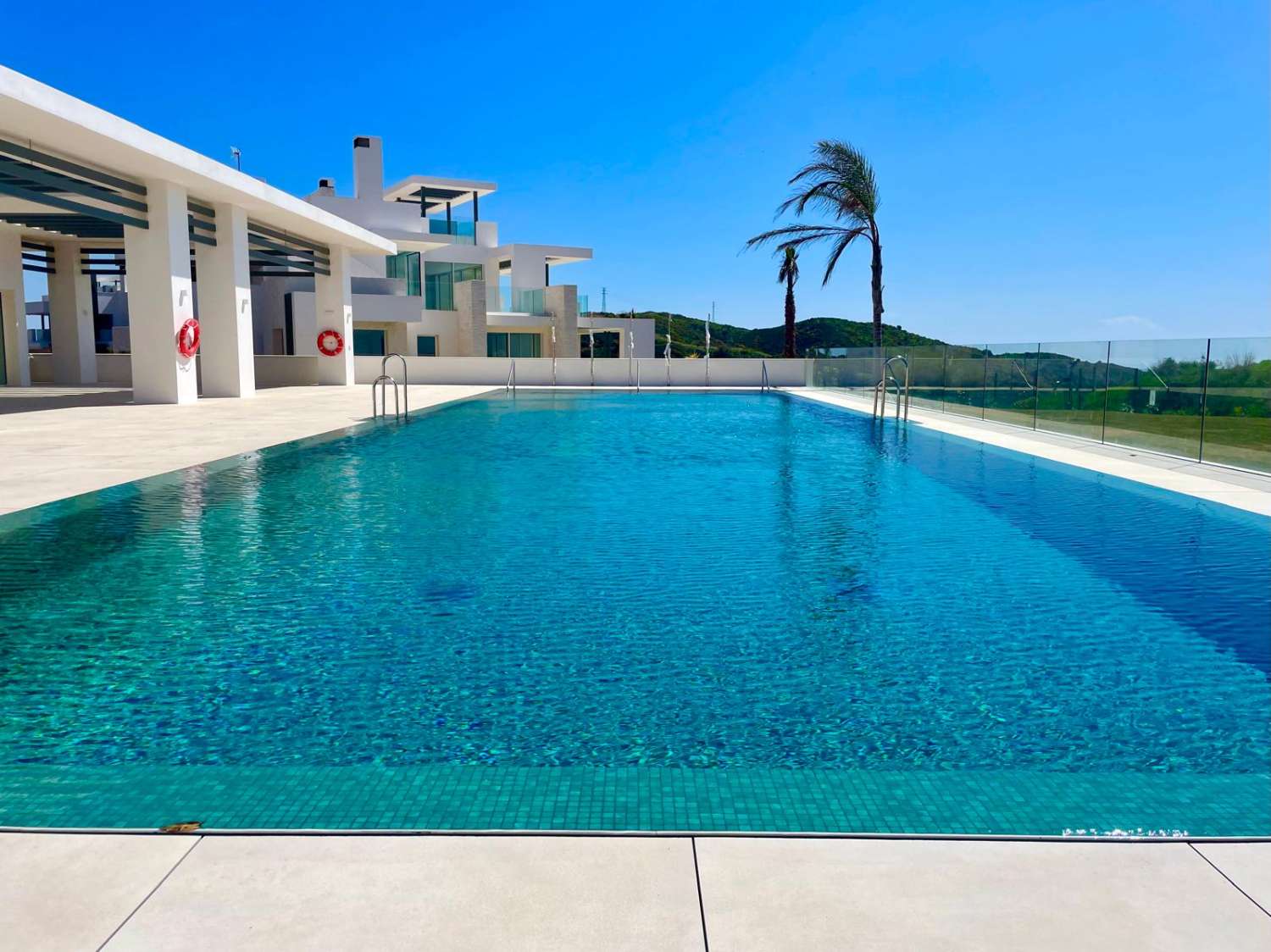 Elegantes Erdgeschoss-Apartment mit traumhaftem Panorama in La Mairena (Ojén)