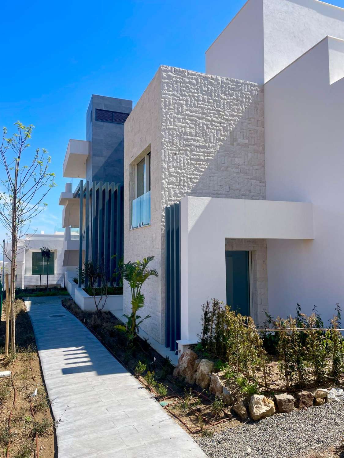 Elegantes Erdgeschoss-Apartment mit traumhaftem Panorama in La Mairena (Ojén)