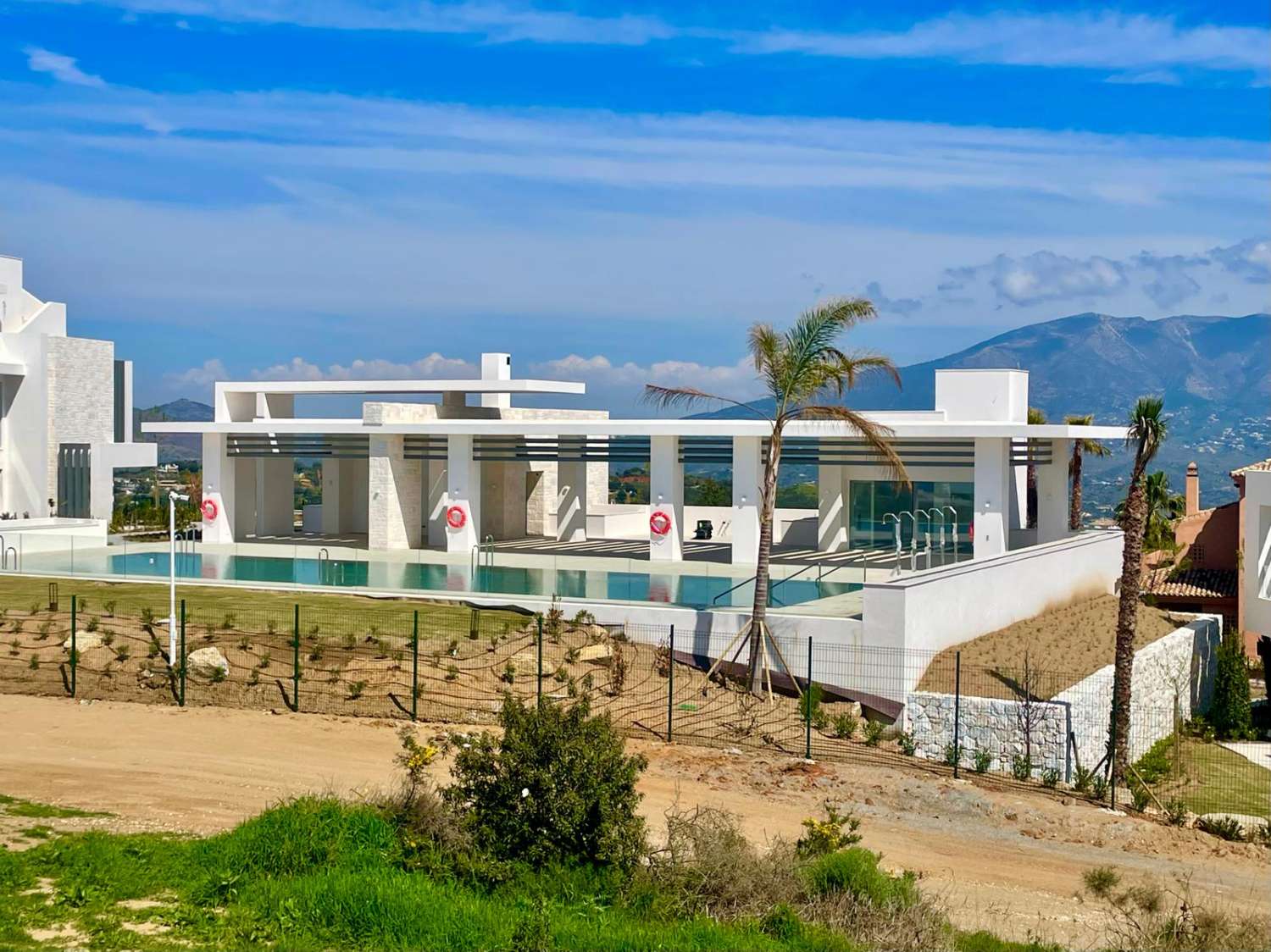 Elegantes Erdgeschoss-Apartment mit traumhaftem Panorama in La Mairena (Ojén)