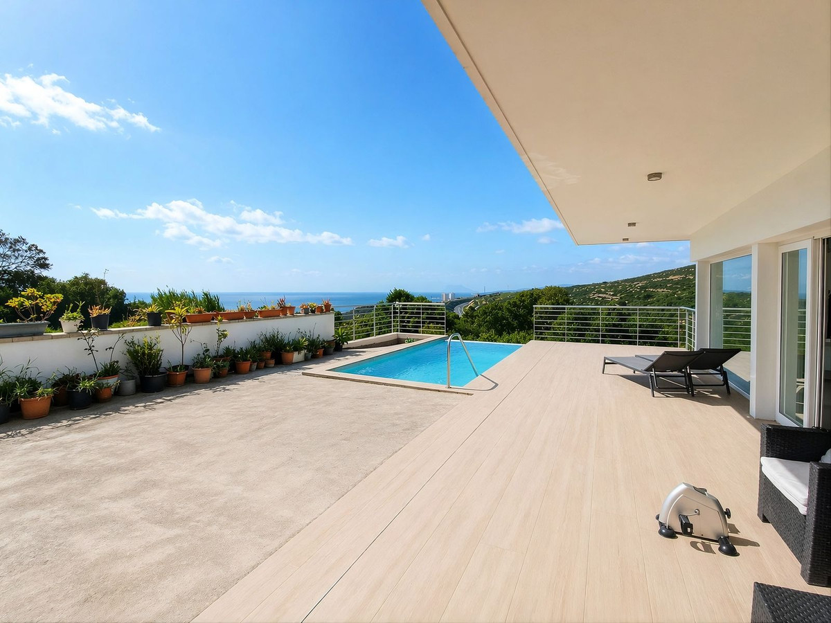 Exklusive Designervilla mit Panoramablick in Manilva – Costa del Sol