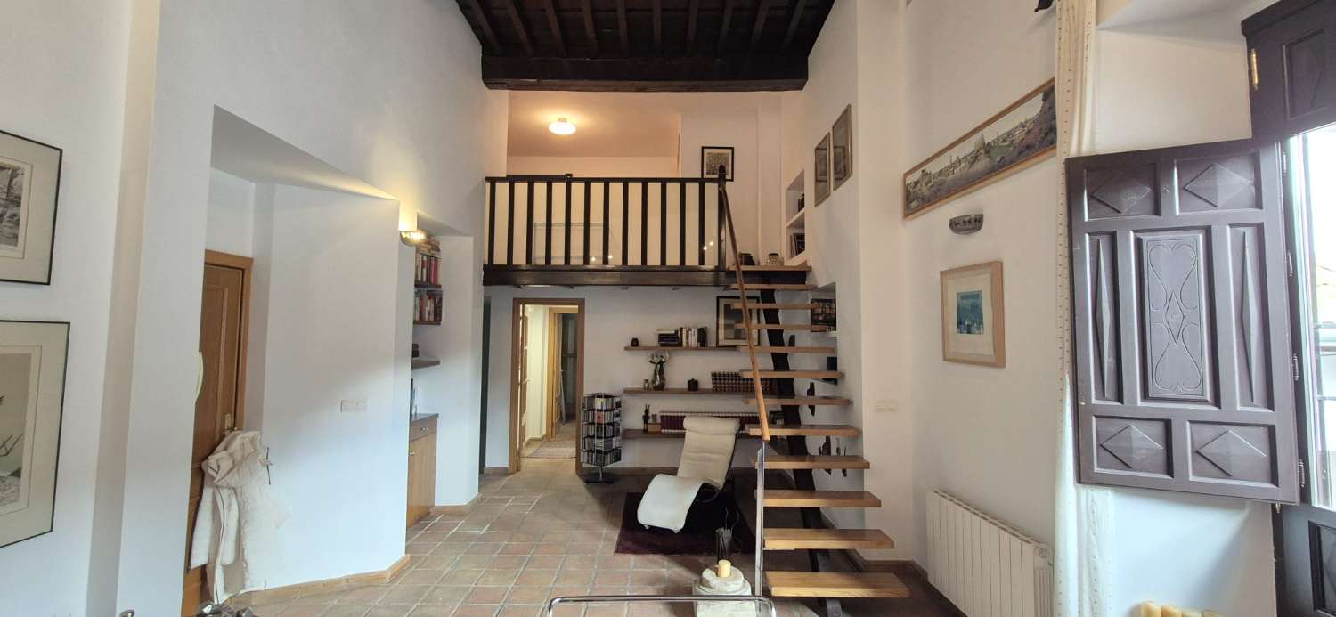 Exklusives Duplex-Apartment mit Alhambra-Blick im Albaicín – Langzeitvermietung in Granada