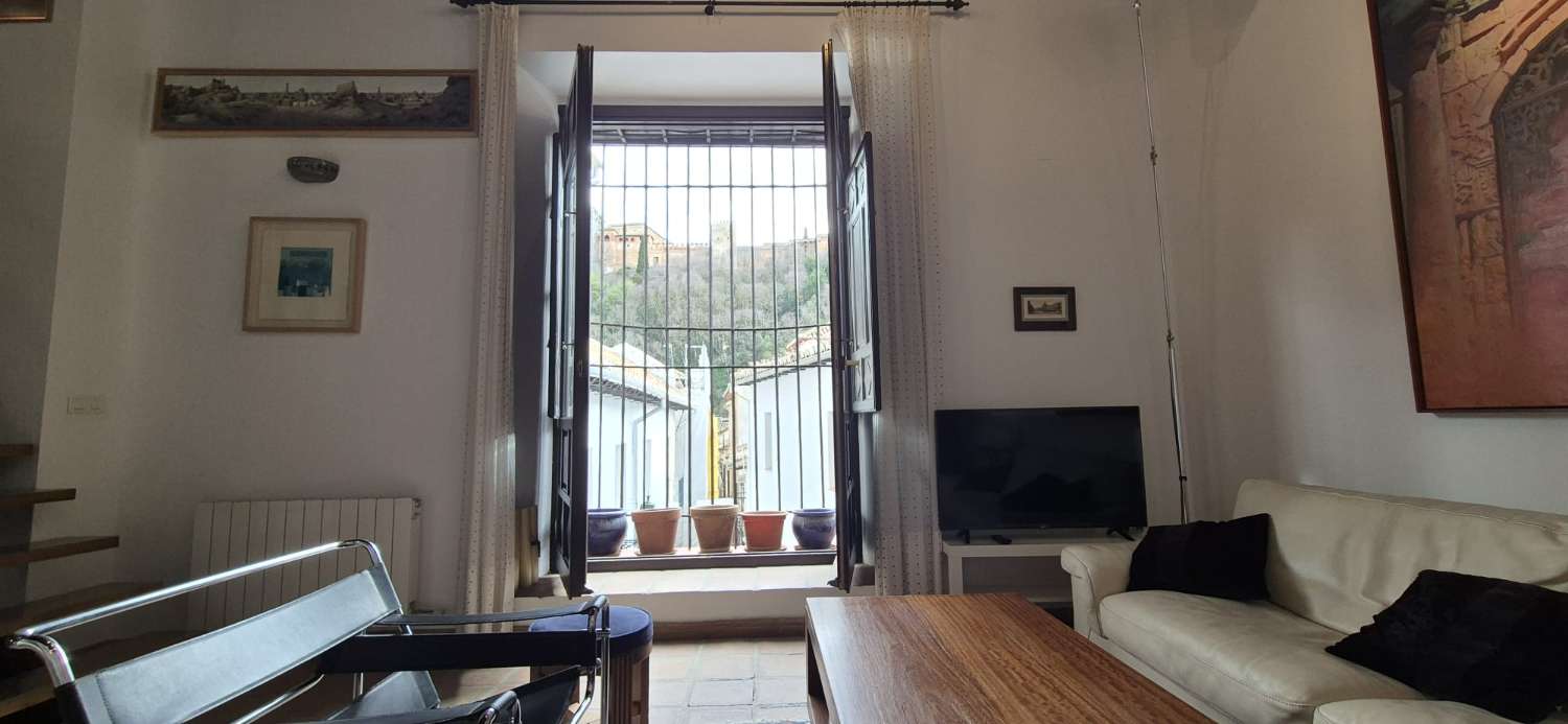 Exklusives Duplex-Apartment mit Alhambra-Blick im Albaicín – Langzeitvermietung in Granada