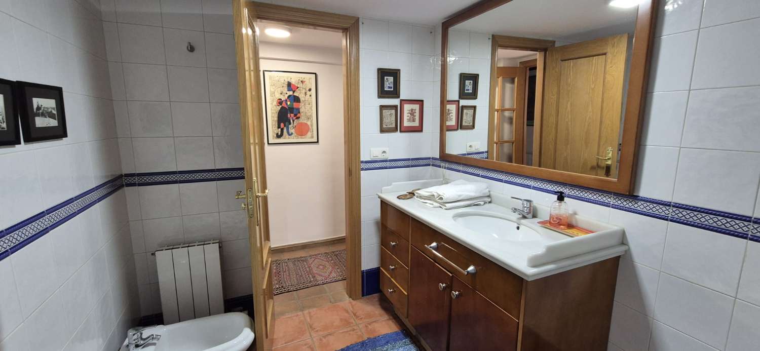 Exklusives Duplex-Apartment mit Alhambra-Blick im Albaicín – Langzeitvermietung in Granada