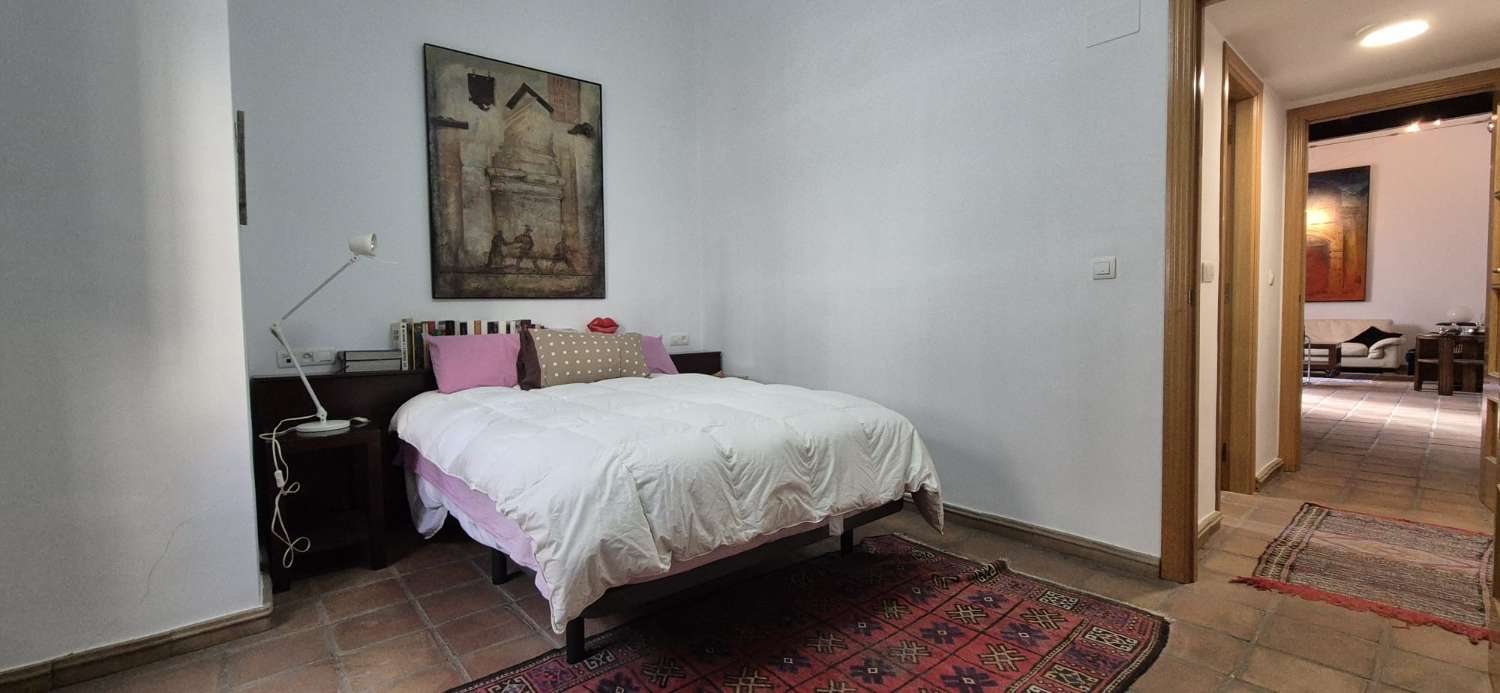 Exklusives Duplex-Apartment mit Alhambra-Blick im Albaicín – Langzeitvermietung in Granada