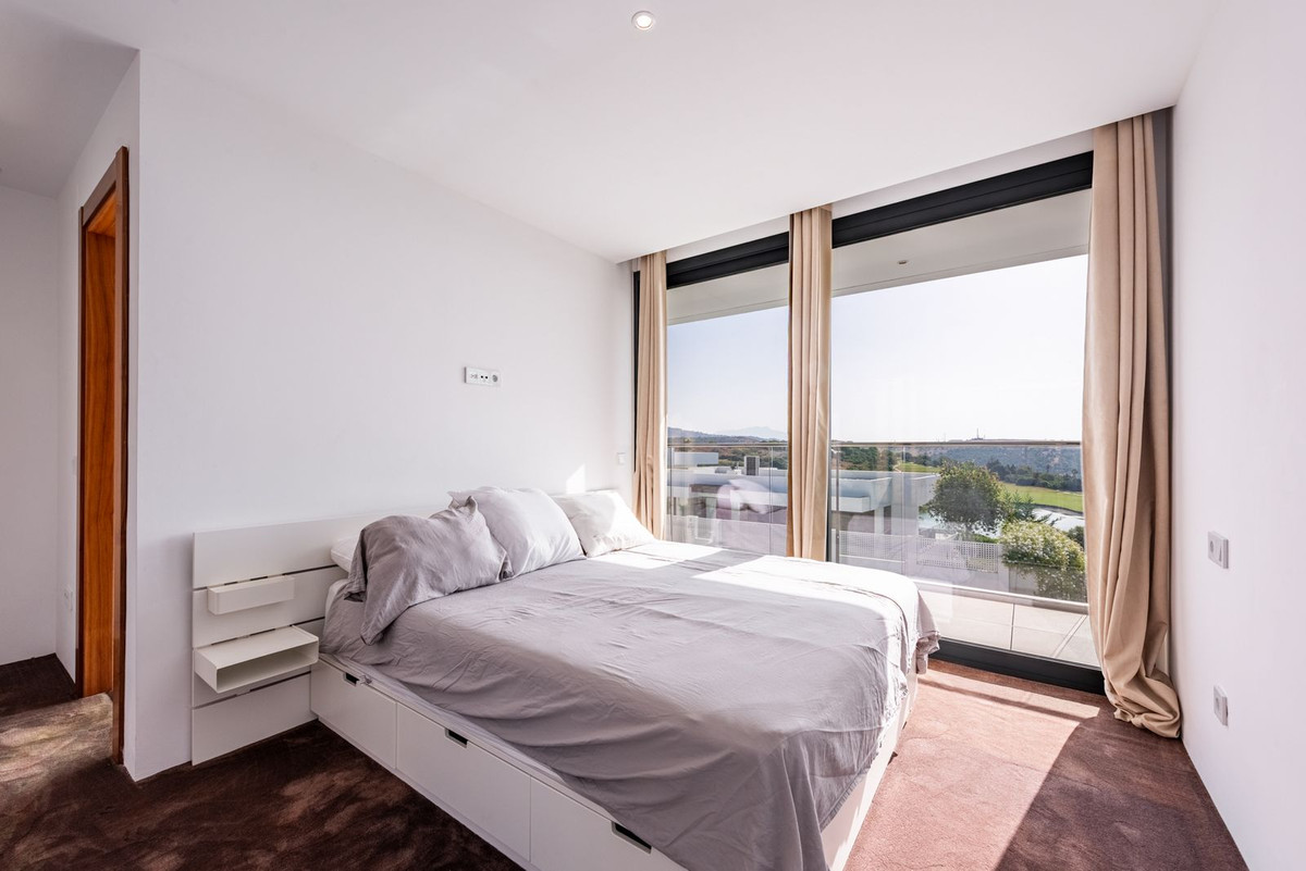 Moderne Luxusvilla mit Panoramablick auf Golf und Meer in Estepona