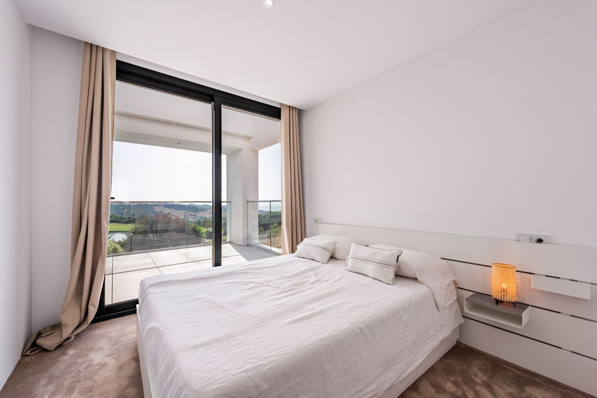 Moderne Luxusvilla mit Panoramablick auf Golf und Meer in Estepona