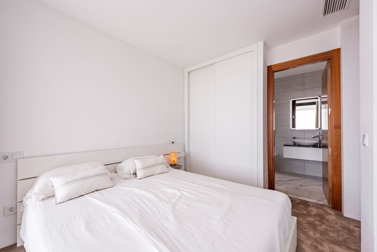 Moderne Luxusvilla mit Panoramablick auf Golf und Meer in Estepona