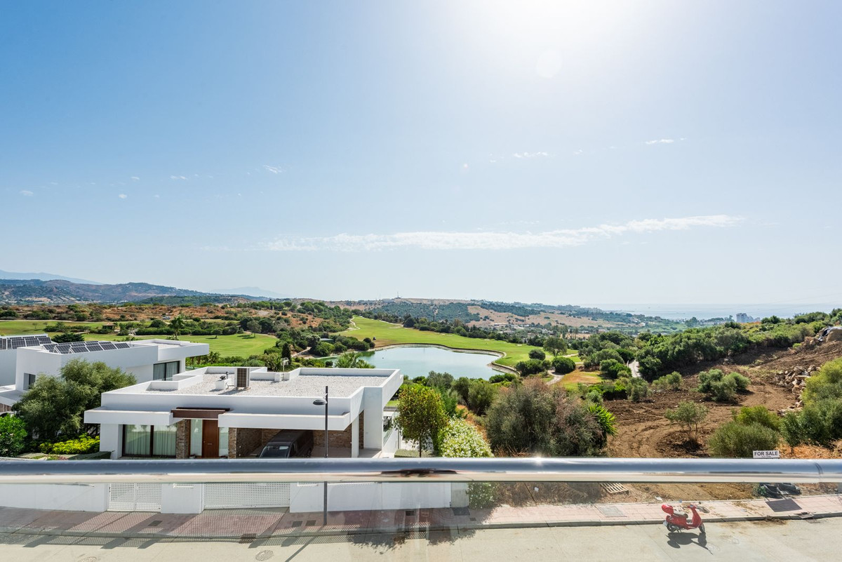 Moderne Luxusvilla mit Panoramablick auf Golf und Meer in Estepona
