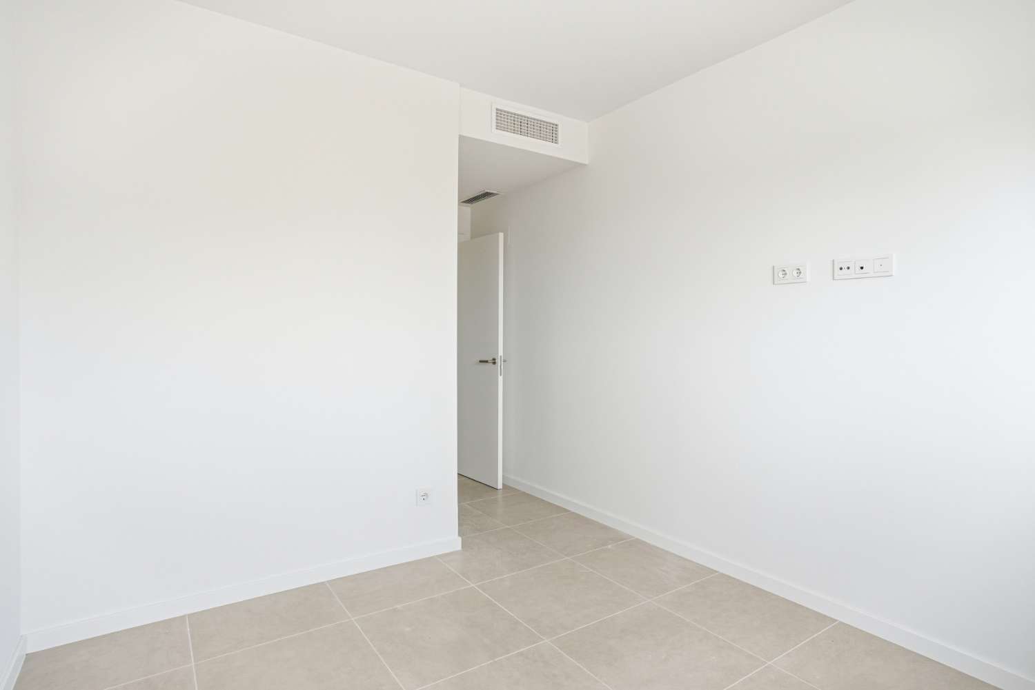 Moderne Neubauwohnung in exklusiver Wohnanlage an der New Golden Mile in Estepona