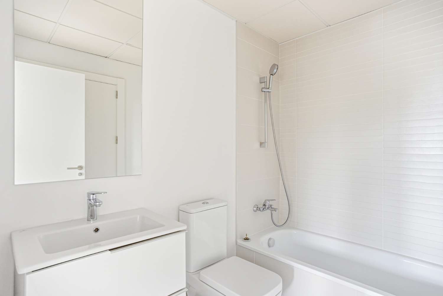 Moderne Neubauwohnung in exklusiver Wohnanlage an der New Golden Mile in Estepona