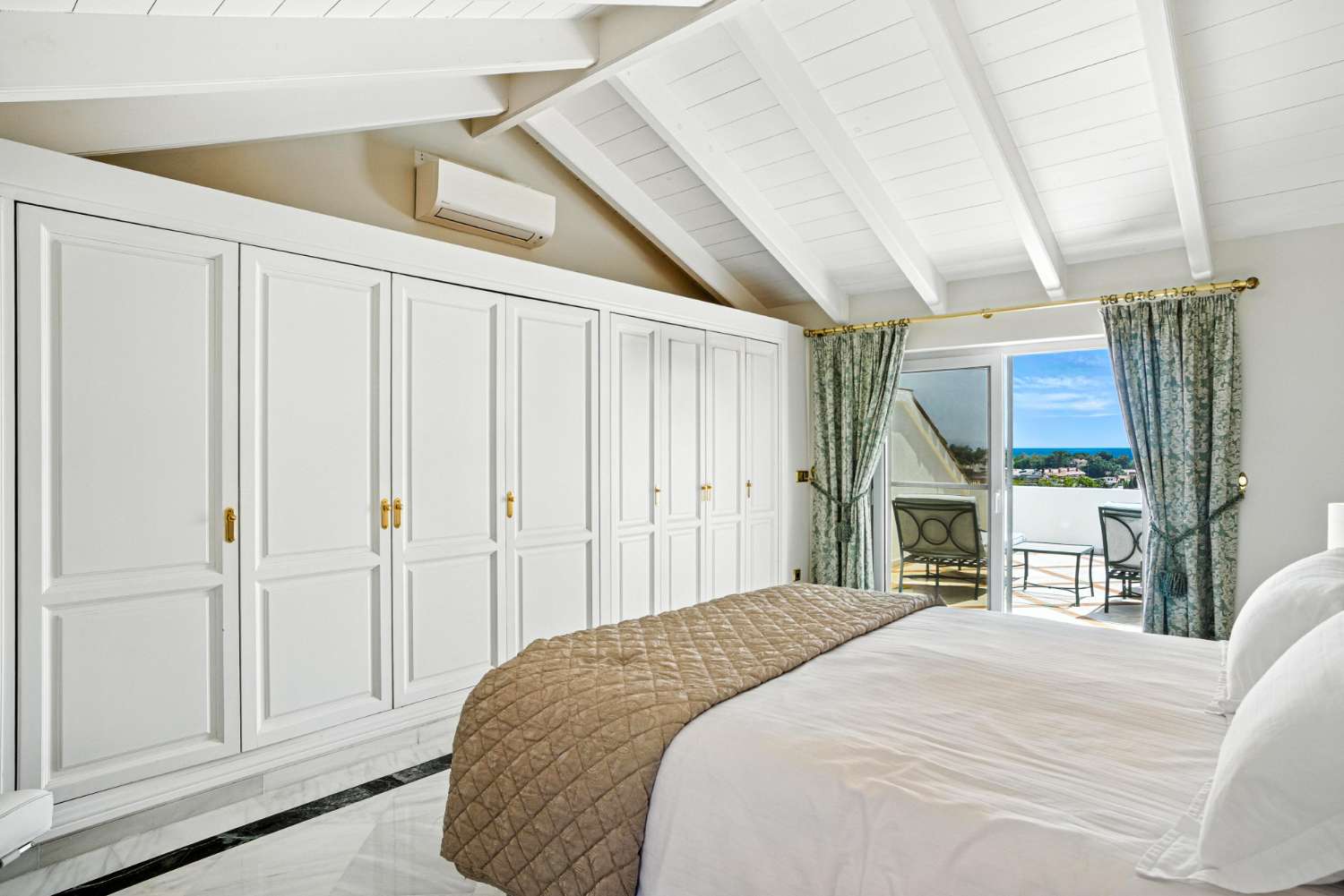 Exklusives Duplex-Penthouse mit Meerblick in Monte Paraiso an der Golden Mile