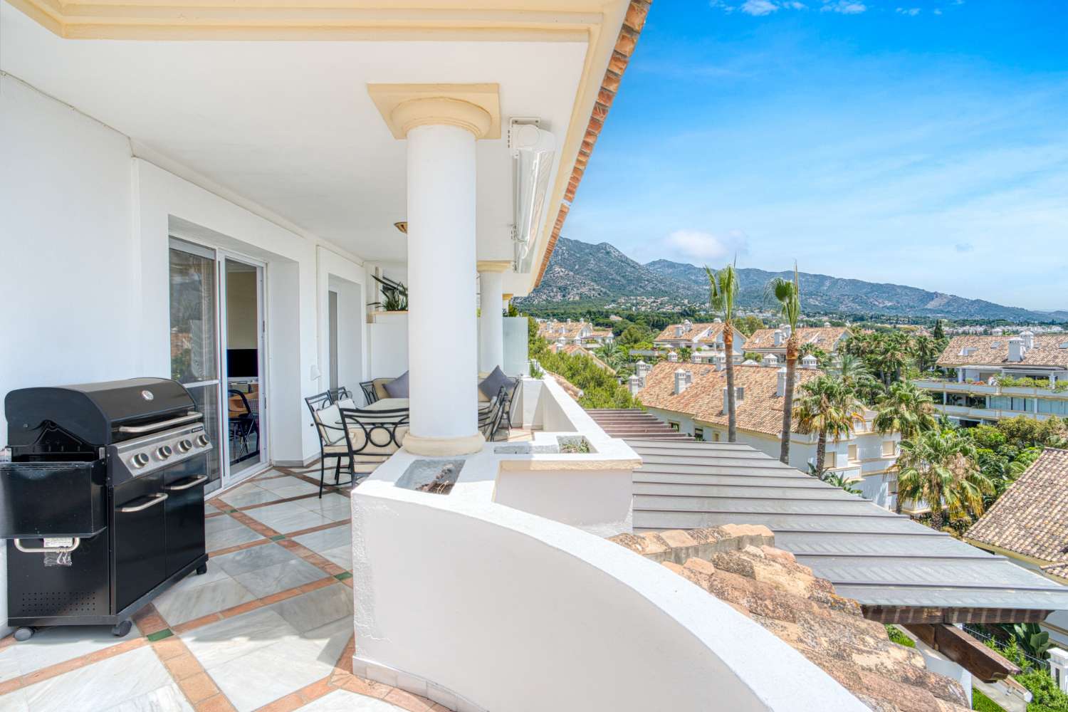 Exklusives Duplex-Penthouse mit Meerblick in Monte Paraiso an der Golden Mile