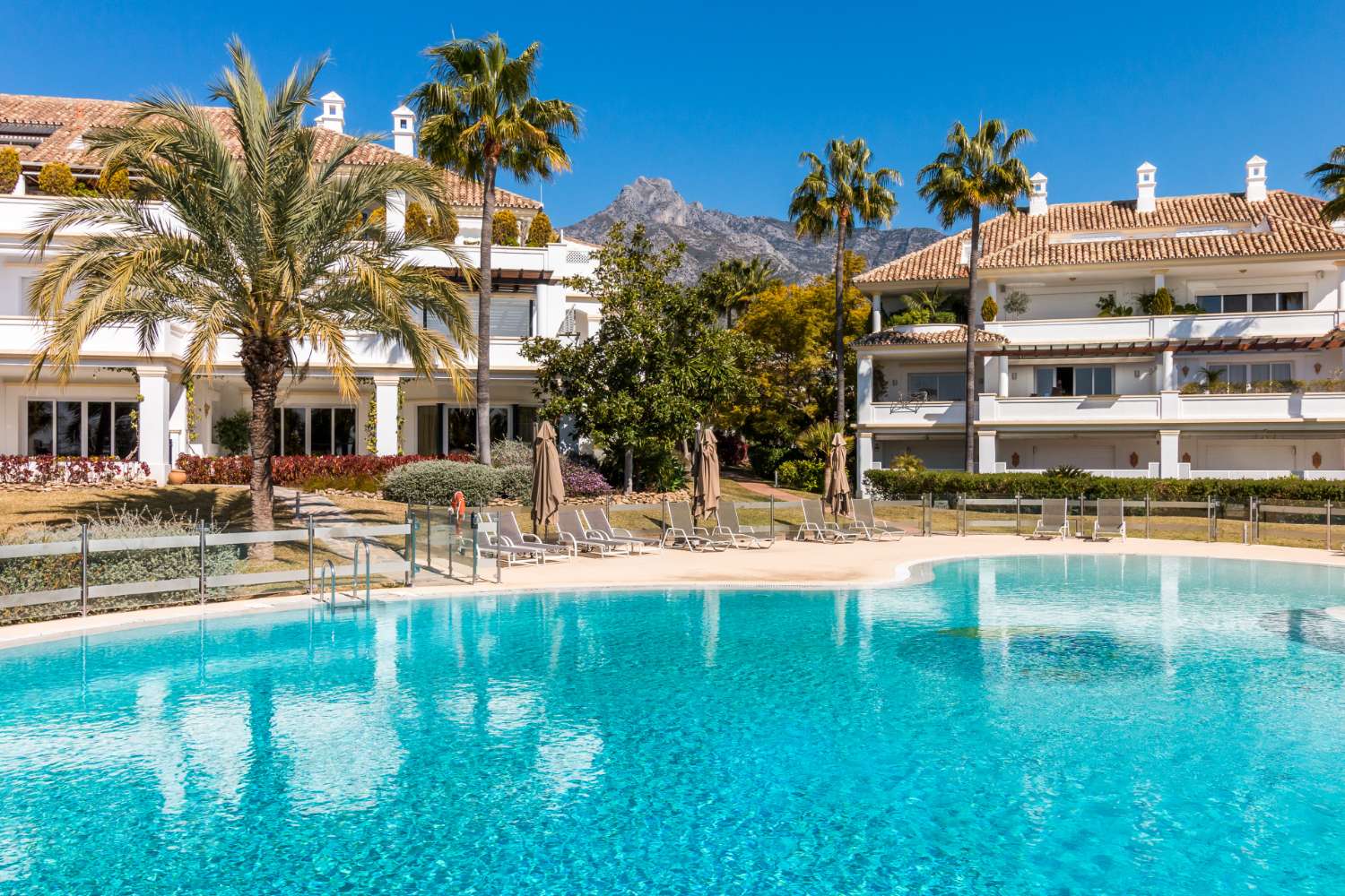 Exklusives Duplex-Penthouse mit Meerblick in Monte Paraiso an der Golden Mile
