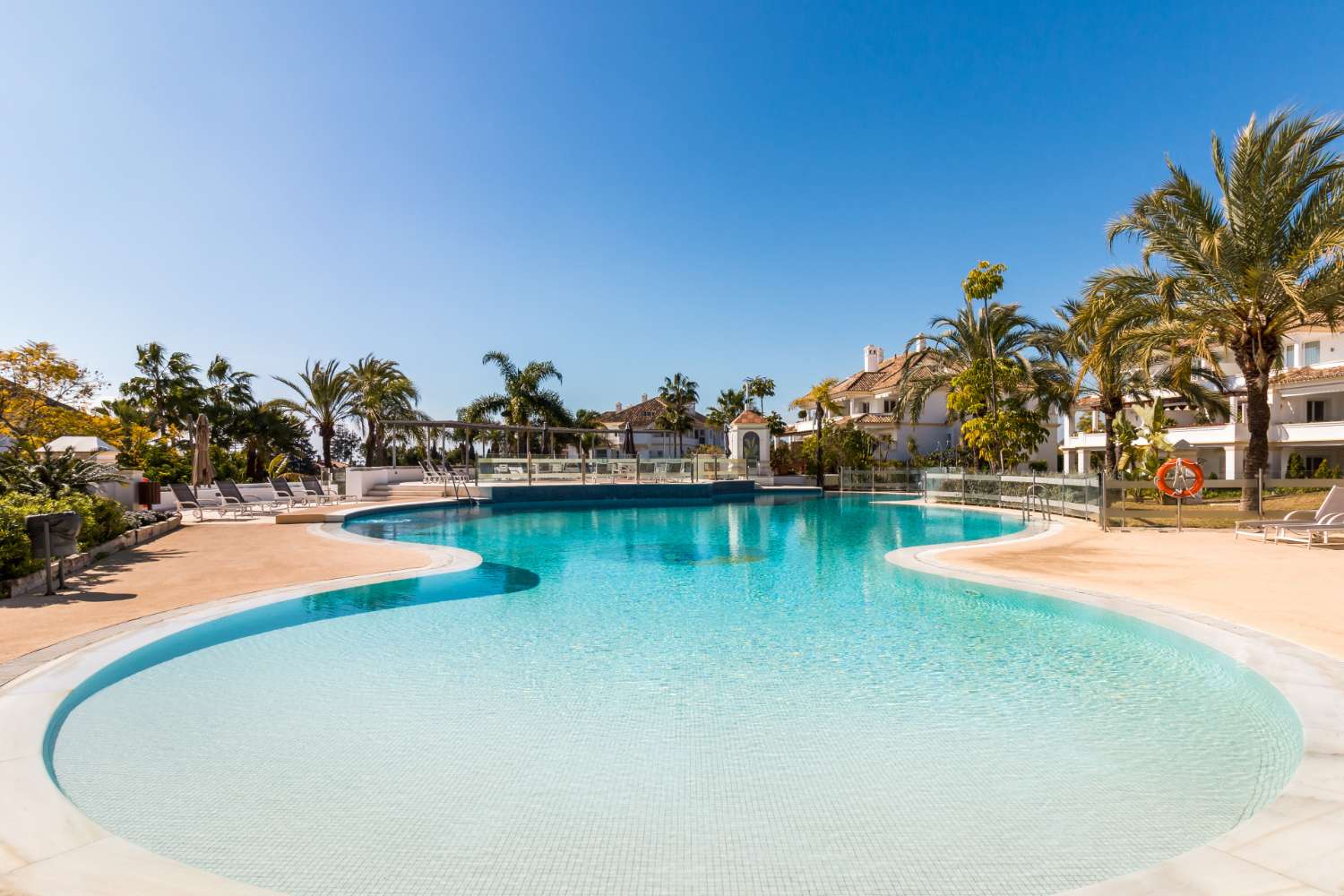 Exklusives Duplex-Penthouse mit Meerblick in Monte Paraiso an der Golden Mile