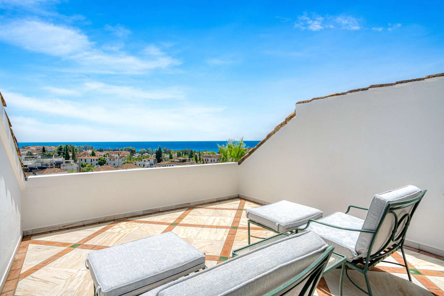Exklusives Duplex-Penthouse mit Meerblick in Monte Paraiso an der Golden Mile