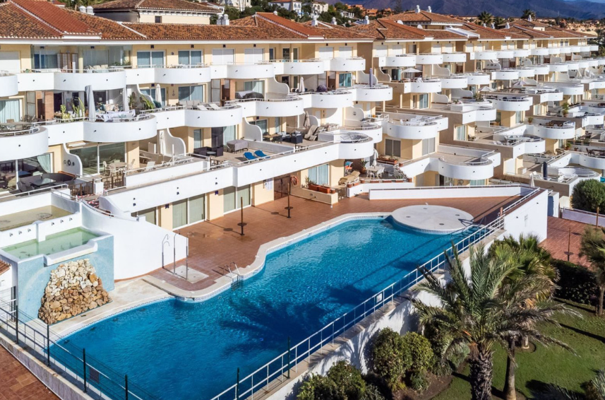 Exklusive Strandwohnung in erster Meereslinie mit Panoramablick in Estepona