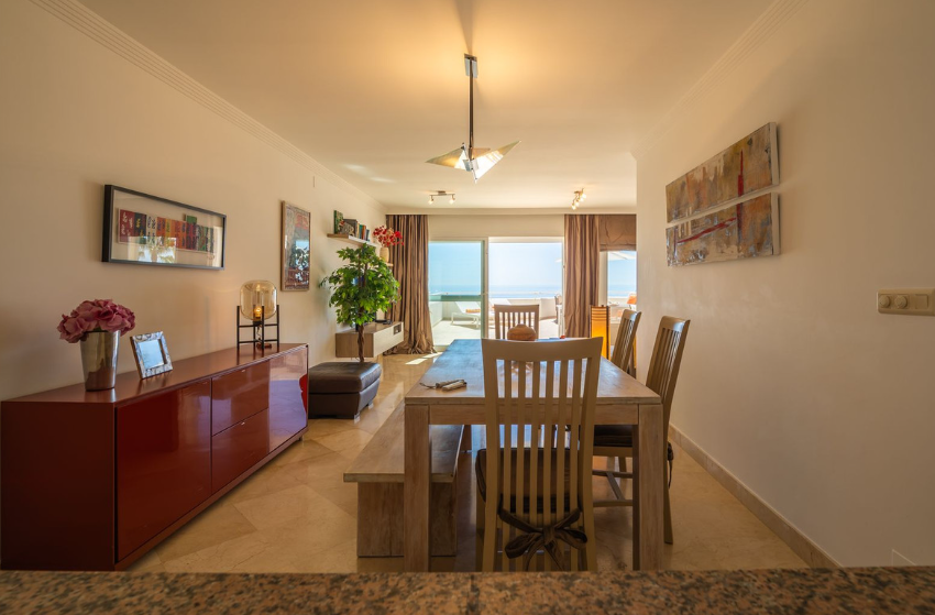Exklusive Strandwohnung in erster Meereslinie mit Panoramablick in Estepona