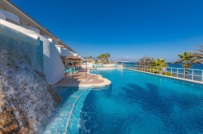 Exklusive Strandwohnung in erster Meereslinie mit Panoramablick in Estepona