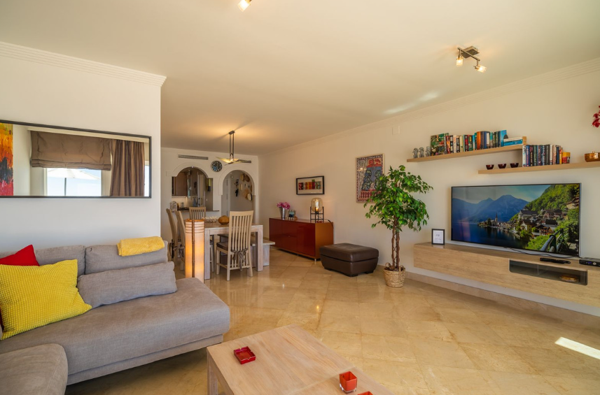 Exklusive Strandwohnung in erster Meereslinie mit Panoramablick in Estepona
