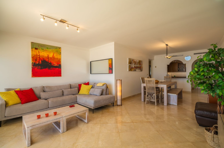 Exklusive Strandwohnung in erster Meereslinie mit Panoramablick in Estepona