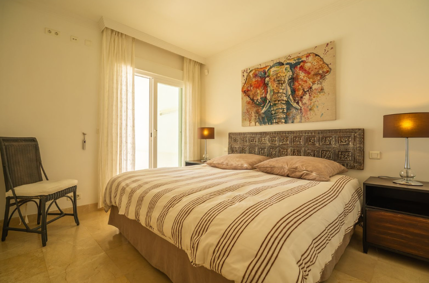 Exklusive Strandwohnung in erster Meereslinie mit Panoramablick in Estepona