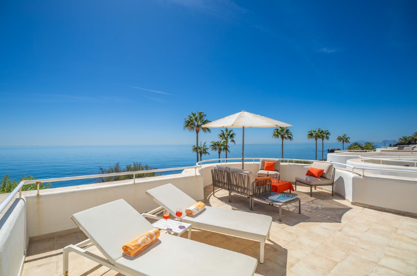 Exklusive Strandwohnung in erster Meereslinie mit Panoramablick in Estepona