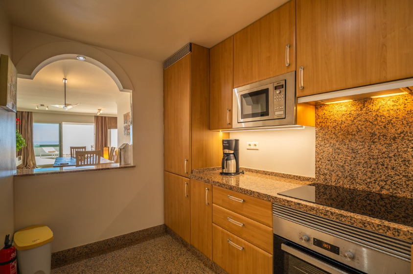 Exklusive Strandwohnung in erster Meereslinie mit Panoramablick in Estepona