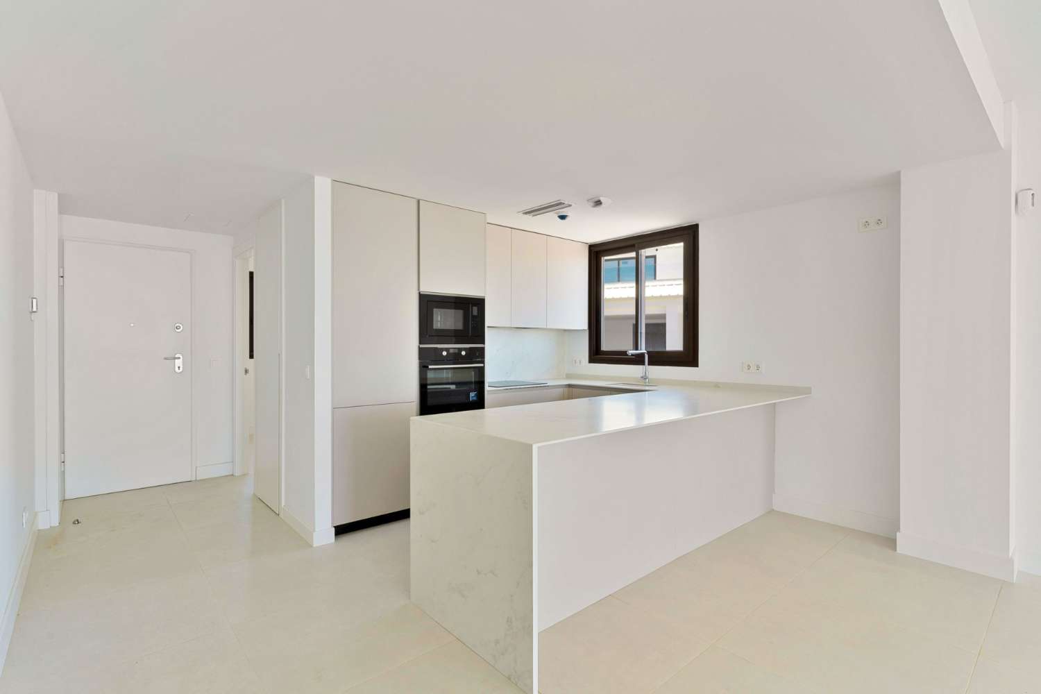 Modernes Neubau-Apartment mit großer Terrasse in El Higuerón – Fuengirola