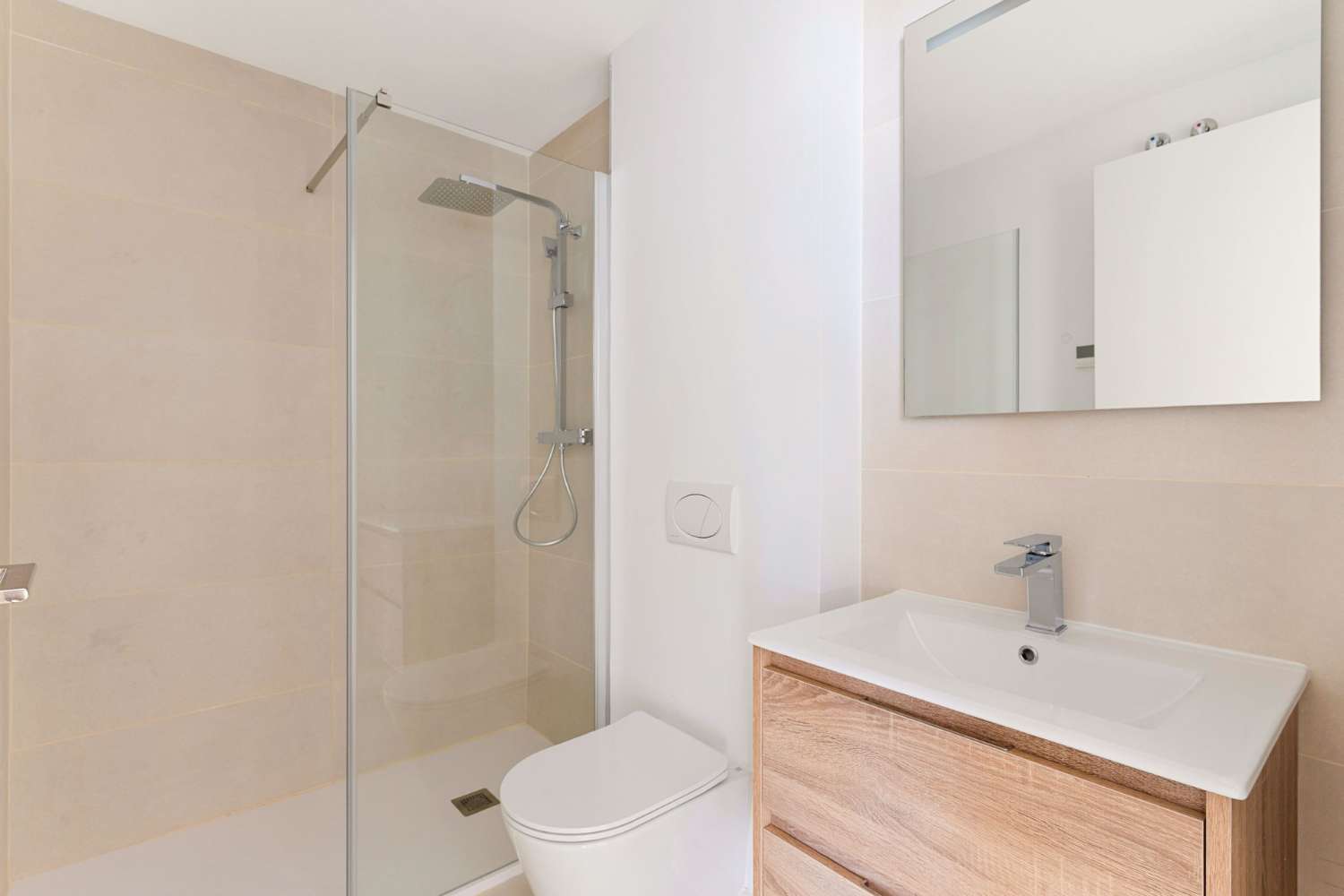 Modernes Neubau-Apartment mit großer Terrasse in El Higuerón – Fuengirola