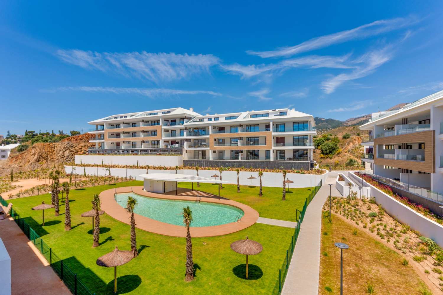 Modernes Neubau-Apartment mit großer Terrasse in El Higuerón – Fuengirola